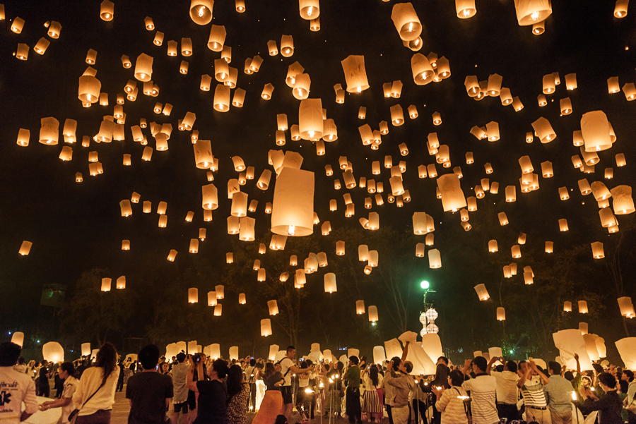 Yi Peng : Loi Krathong Festival in Chiang Mai , Thailand