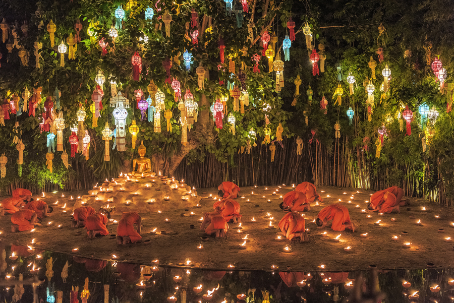 Yi Peng : Loi Krathong Festival in Chiang Mai , Thailand