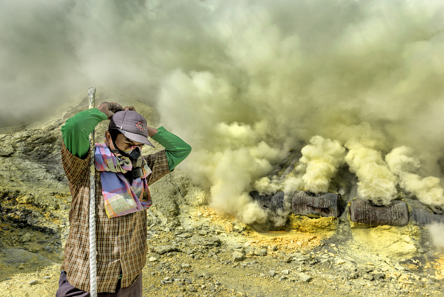 LIFE OF KAWAH IJEN SULPHUR MINER