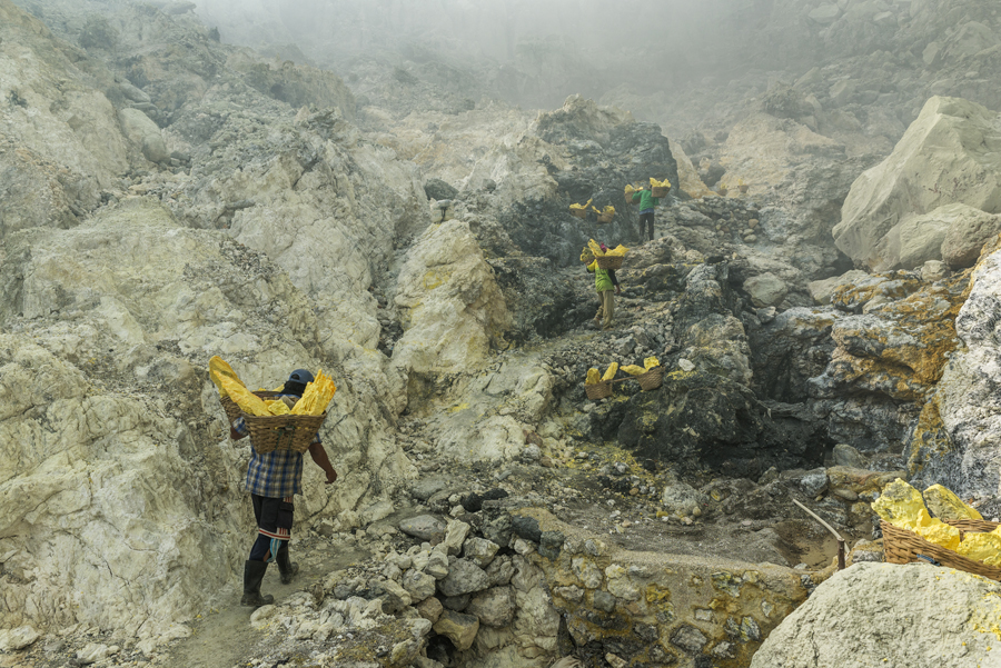 LIFE OF KAWAH IJEN SULPHUR MINER
